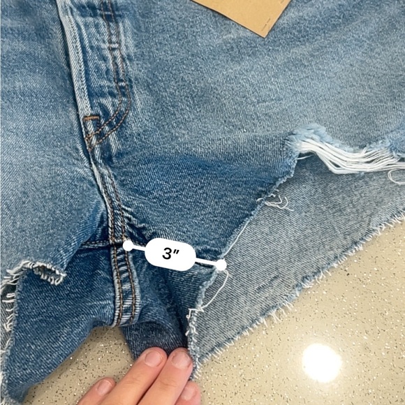 Levi's Women's 501 Original High-Rise Jean Shorts Size 33/Distressed/Lightweight - Picture 16 of 16